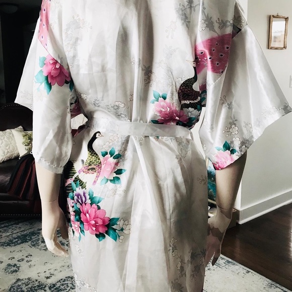 🍒GIFT with 3+ items purchased🍒 Satin kimono style robe - Picture 12 of 14